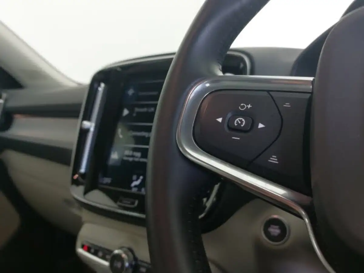2020-volvo-xc40-15-t3-inscription-big-13