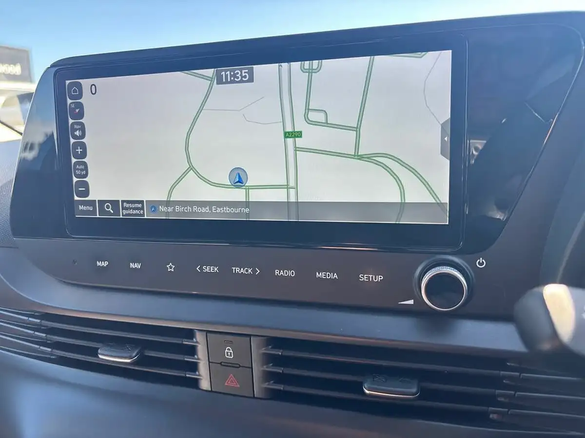 2022-hyundai-i20-10-t-gdi-premium-eclutch-imt-big-19
