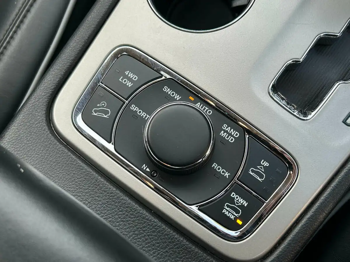 2011-jeep-grand-cherokee-30crd-overland-big-17