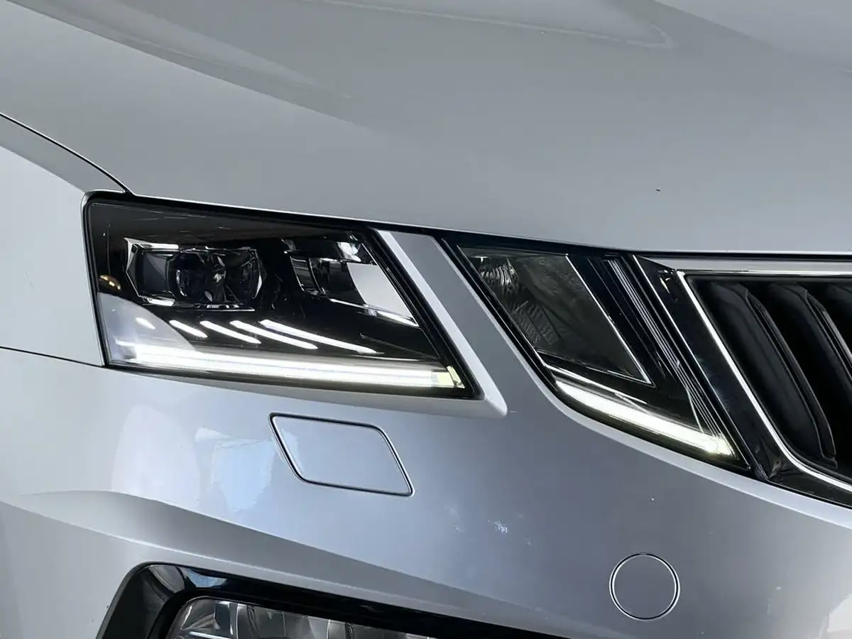 2017-skoda-octavia-20tdi-vrs-estate-dsg-big-6