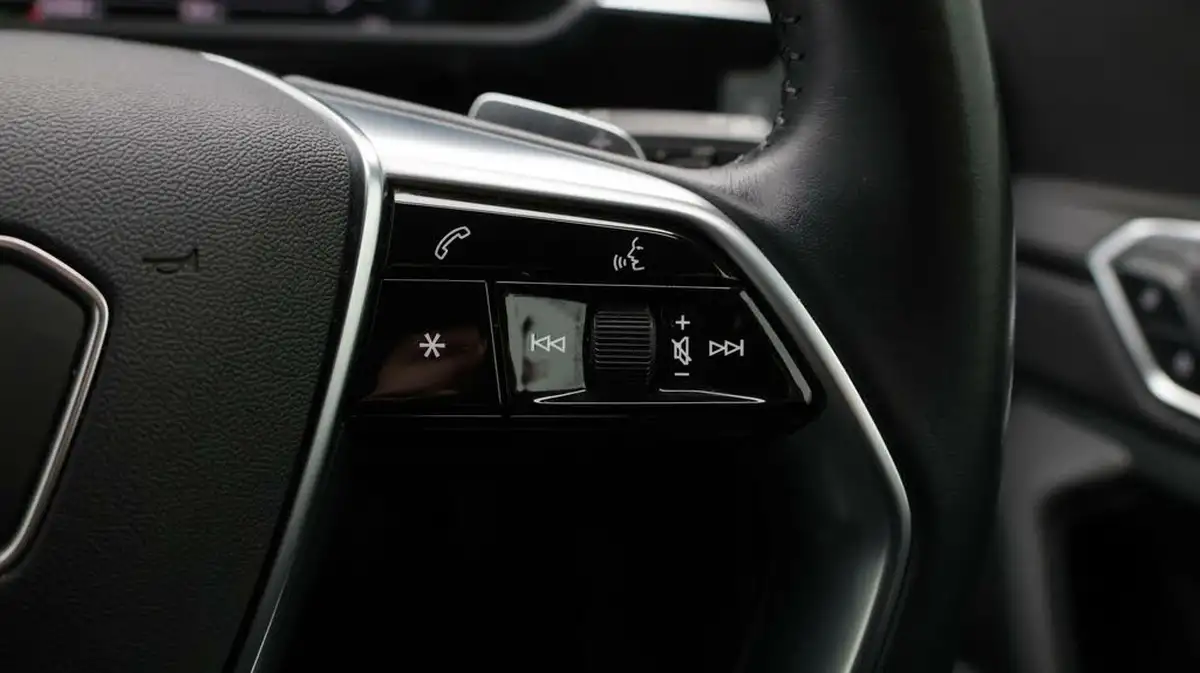 2020-audi-e-tron-50e-technik-big-24