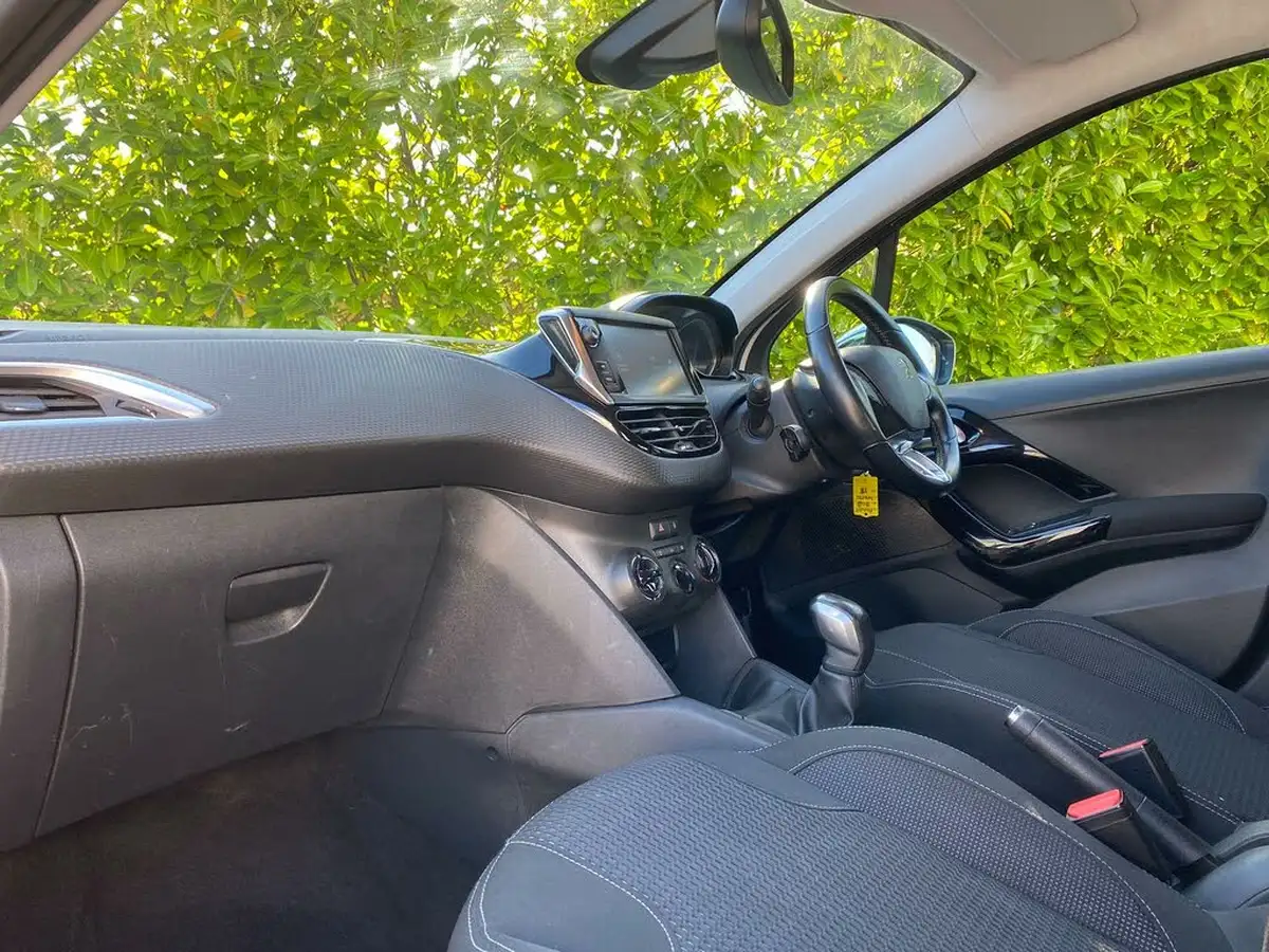 2018-peugeot-208-16bluehdi-allure-75bhp-big-64