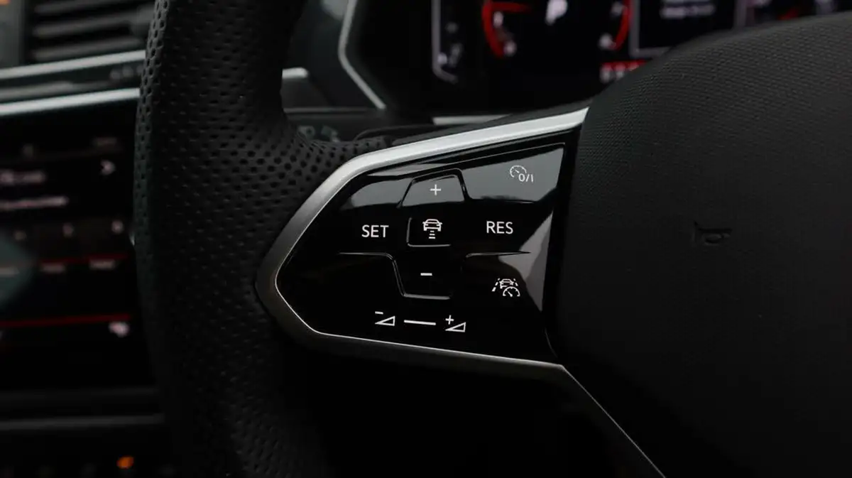 2021-volkswagen-tiguan-15-tsi-r-line-big-24
