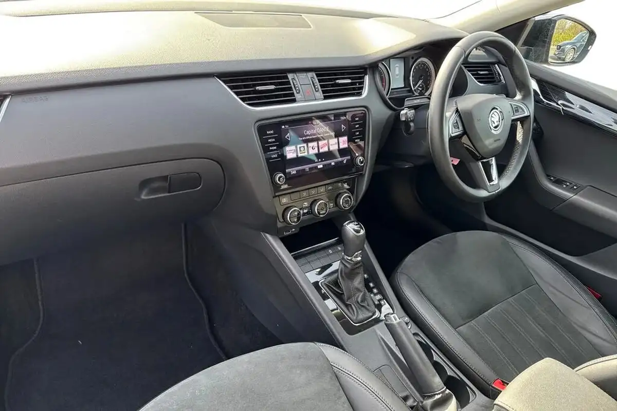 2019-skoda-octavia-20-tsi-se-l-estate-big-14