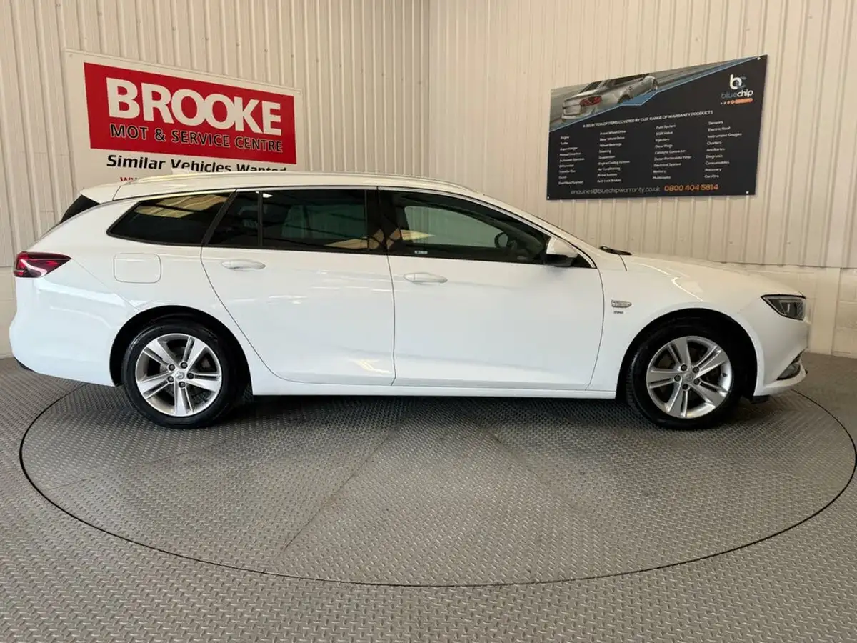 2018-vauxhall-insignia-sports-tourer-16td-sri-nav-136ps-ecotec-big-5