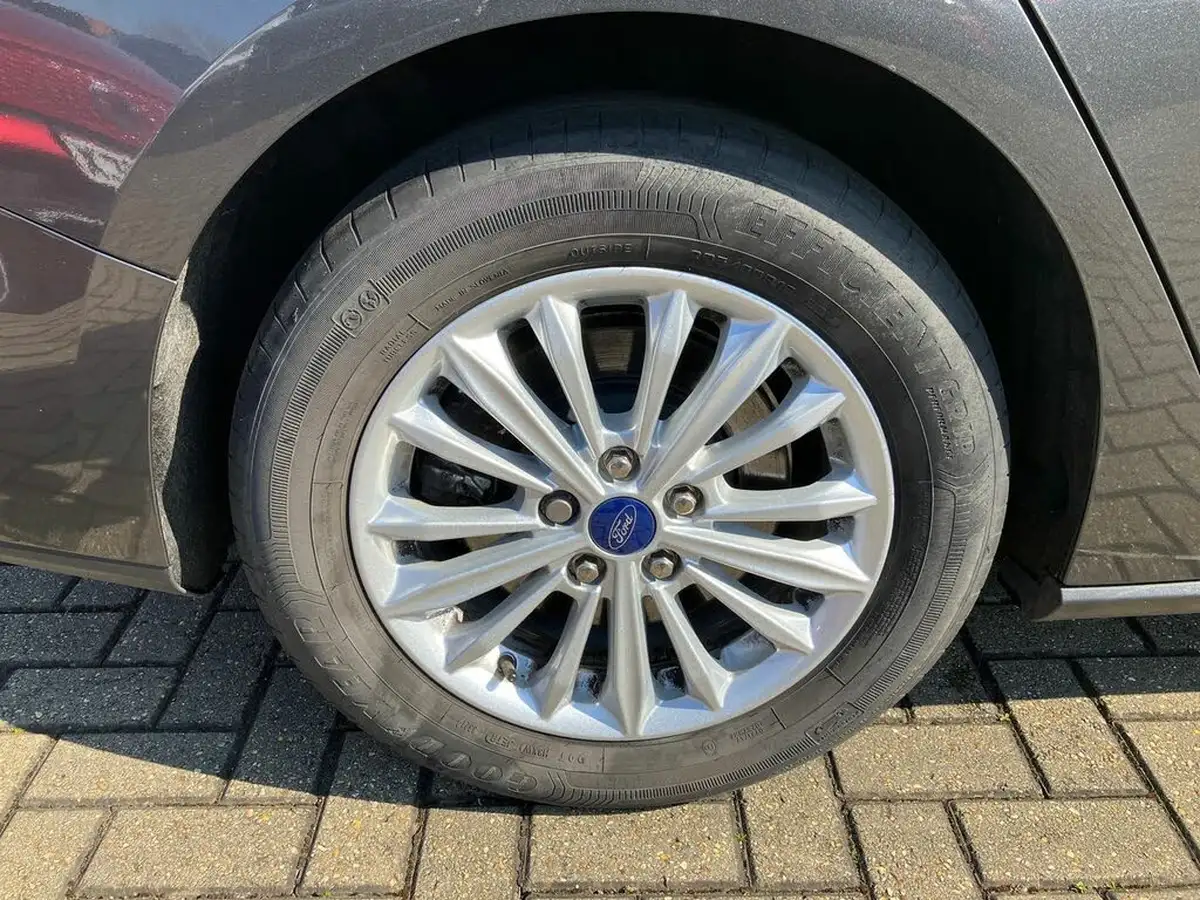 2020-ford-focus-10t-titanium-estate-auto-big-7