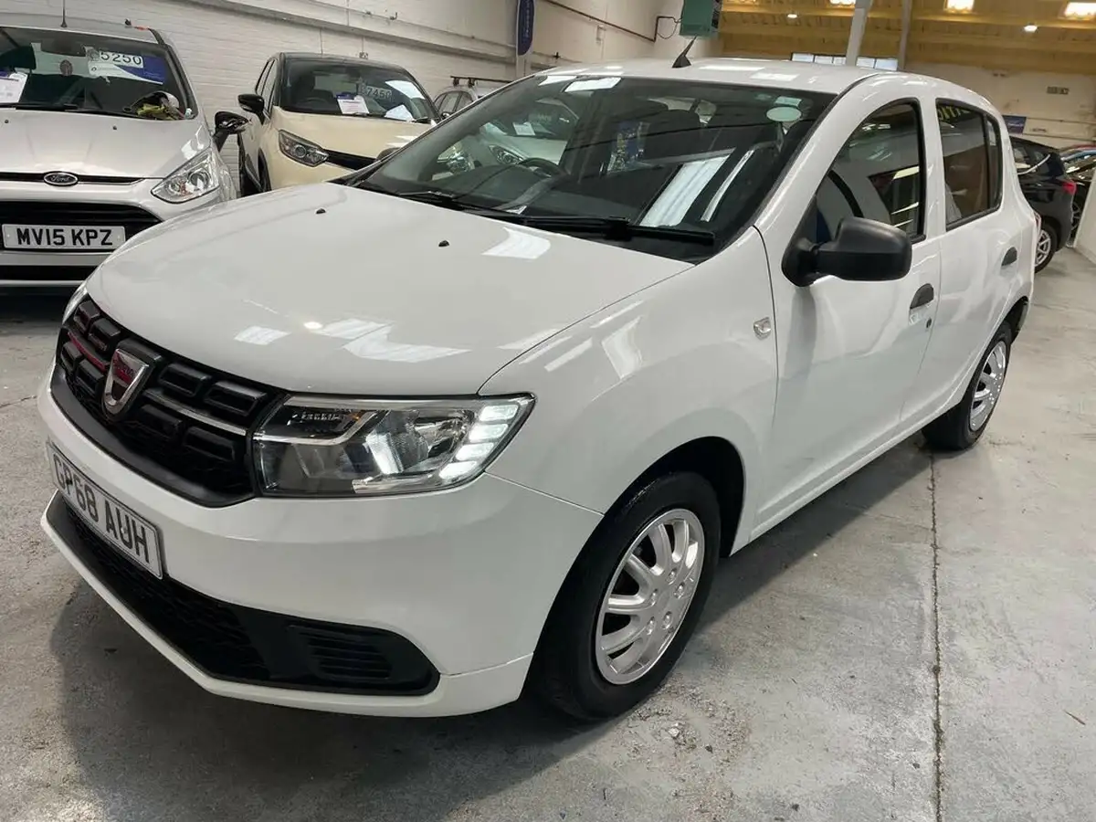 2019-dacia-sandero-10-sce-essential-big-0