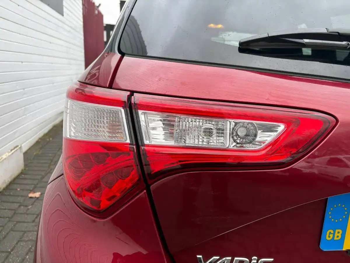 2018-toyota-yaris-15-vvt-i-red-bi-tone-1496cc-big-12