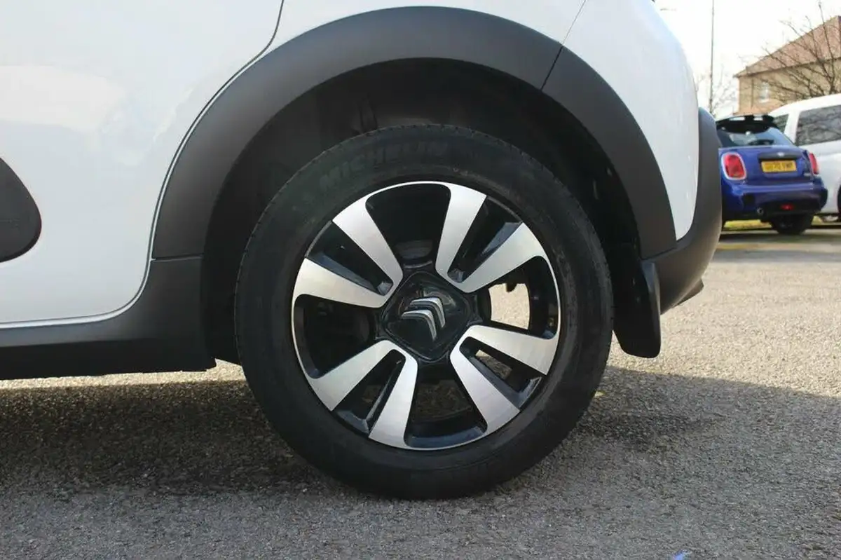 2019-citroen-c3-12-puretech-flair-82ps-ss-big-36