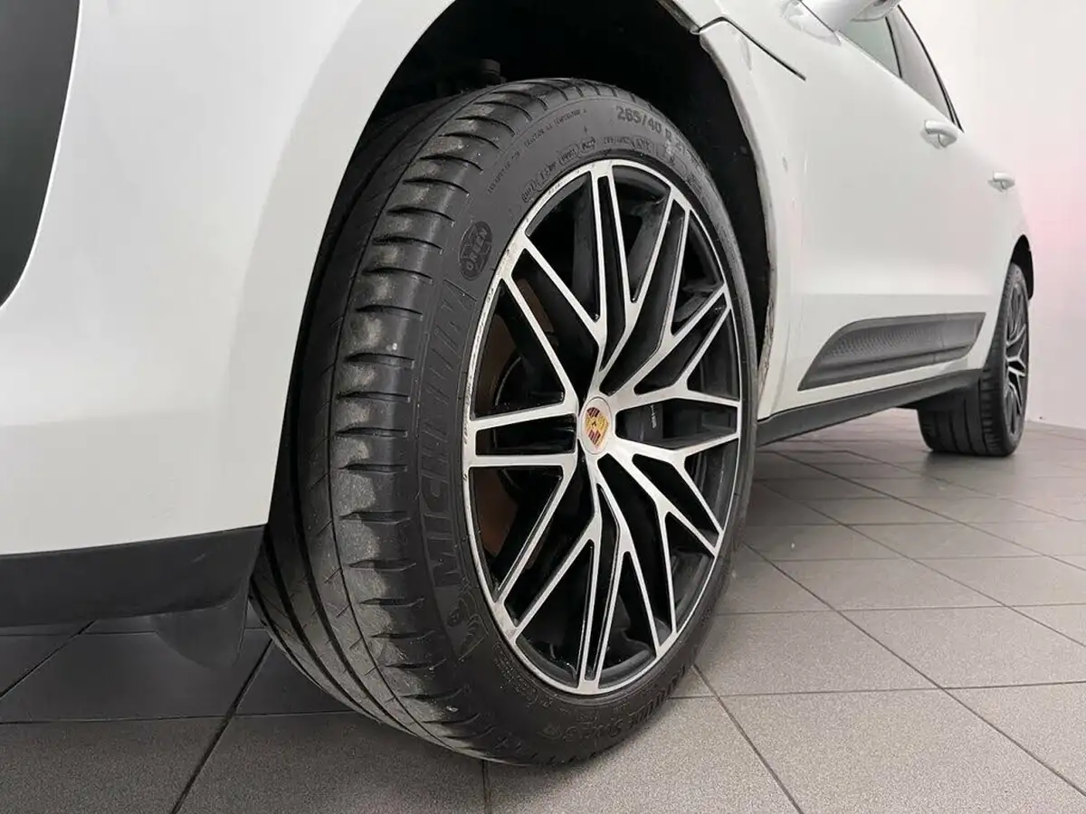 2022-porsche-macan-20-big-17