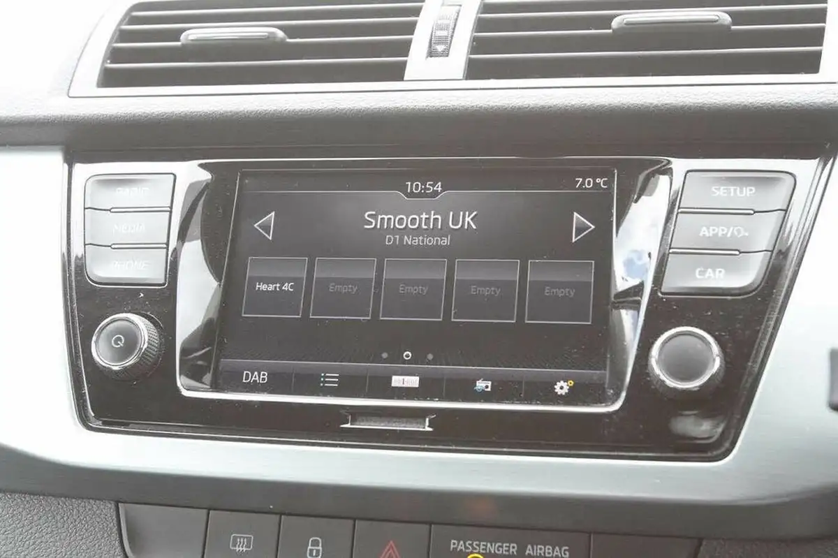 2020-skoda-fabia-10-tsi-colour-edition-big-13