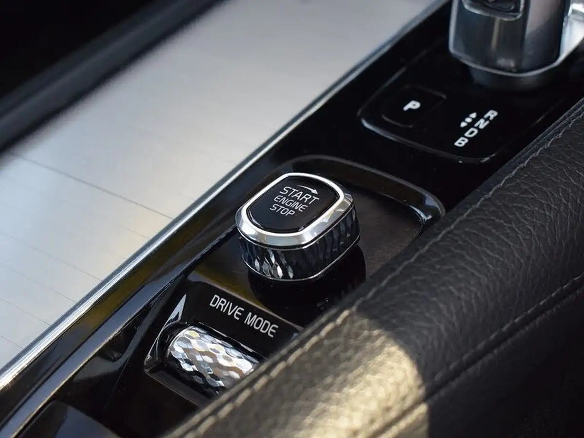 2018-volvo-xc90-20-t8-momentum-20-384bhp-awd-twin-engine-big-29