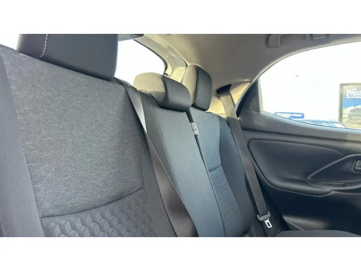 2021-toyota-yaris-15-vvt-i-icon-114bhp-hybrid-1490cc-e-cvt-big-15