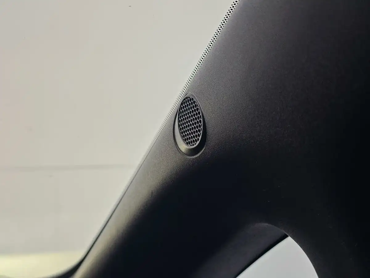 2015-nissan-leaf-e-tekna-24kwh-big-50