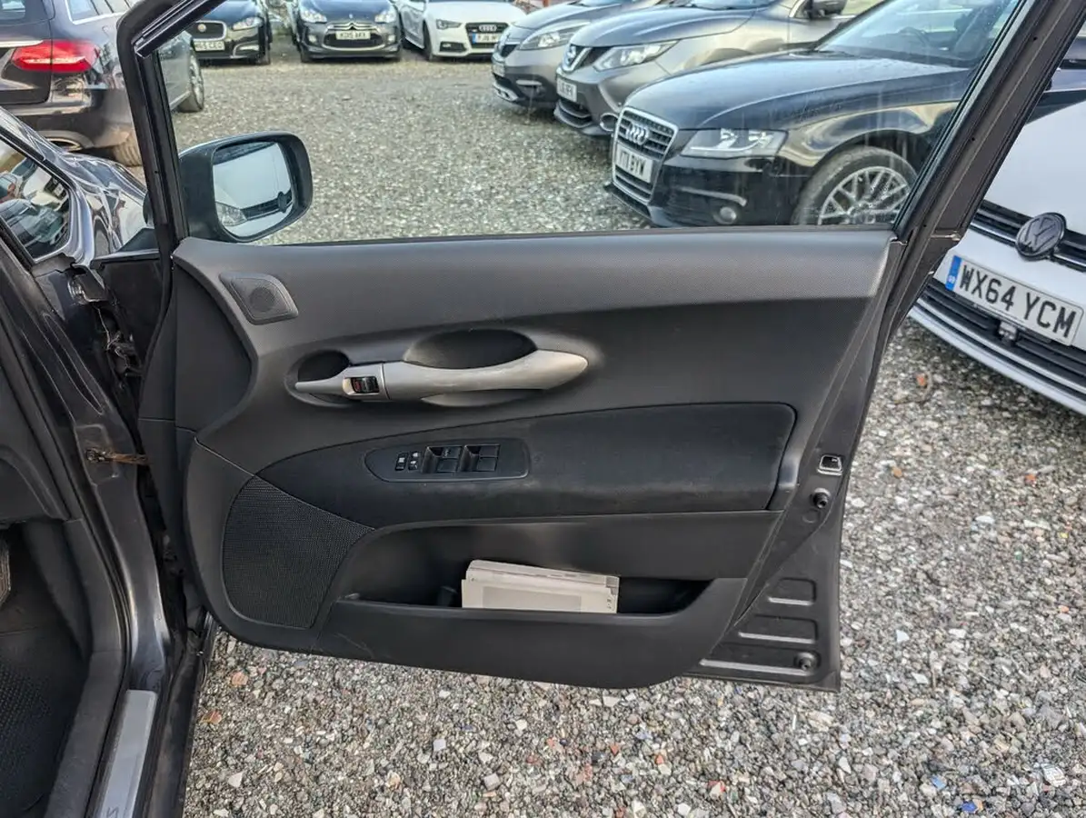 2007-toyota-auris-16-tr-vvt-i-5d-big-8