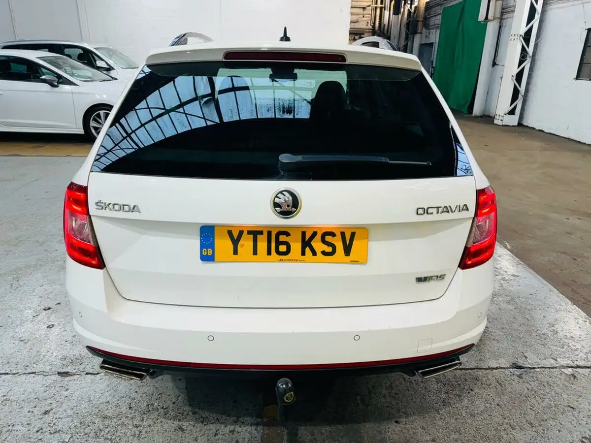 2016-skoda-octavia-20tdi-vrs-estate-big-5