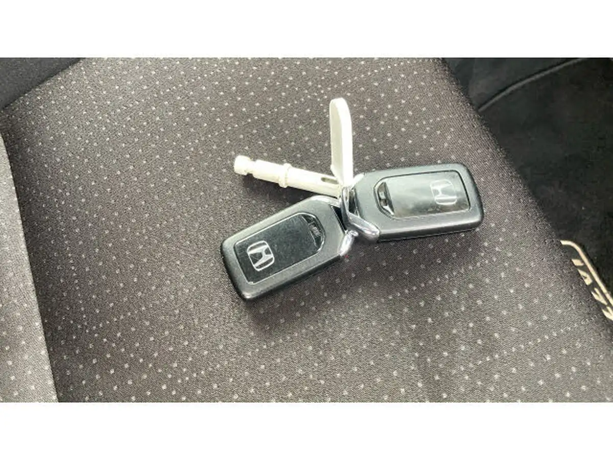 2016-honda-jazz-13-i-vtec-ex-navi-cvt-big-19