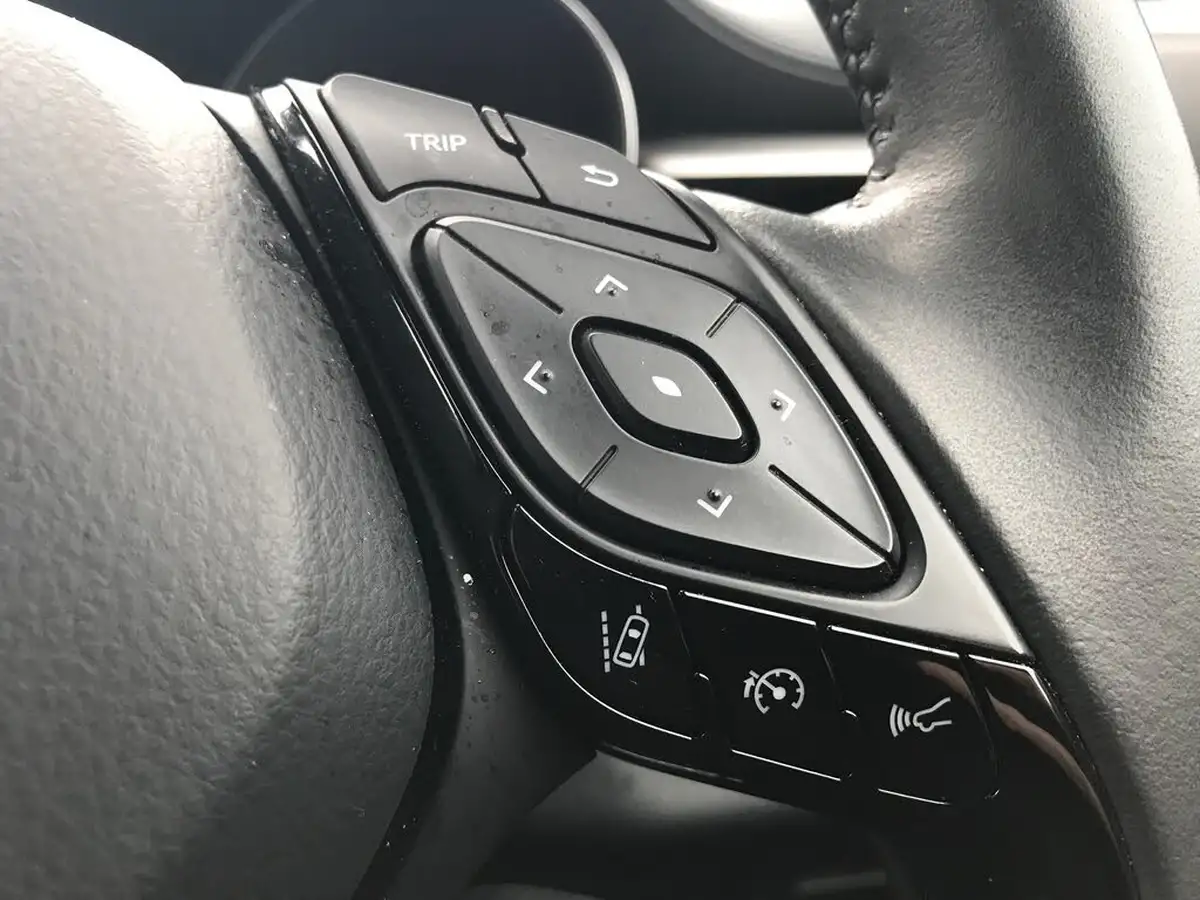 2022-toyota-c-hr-18-vvt-i-icon-big-23