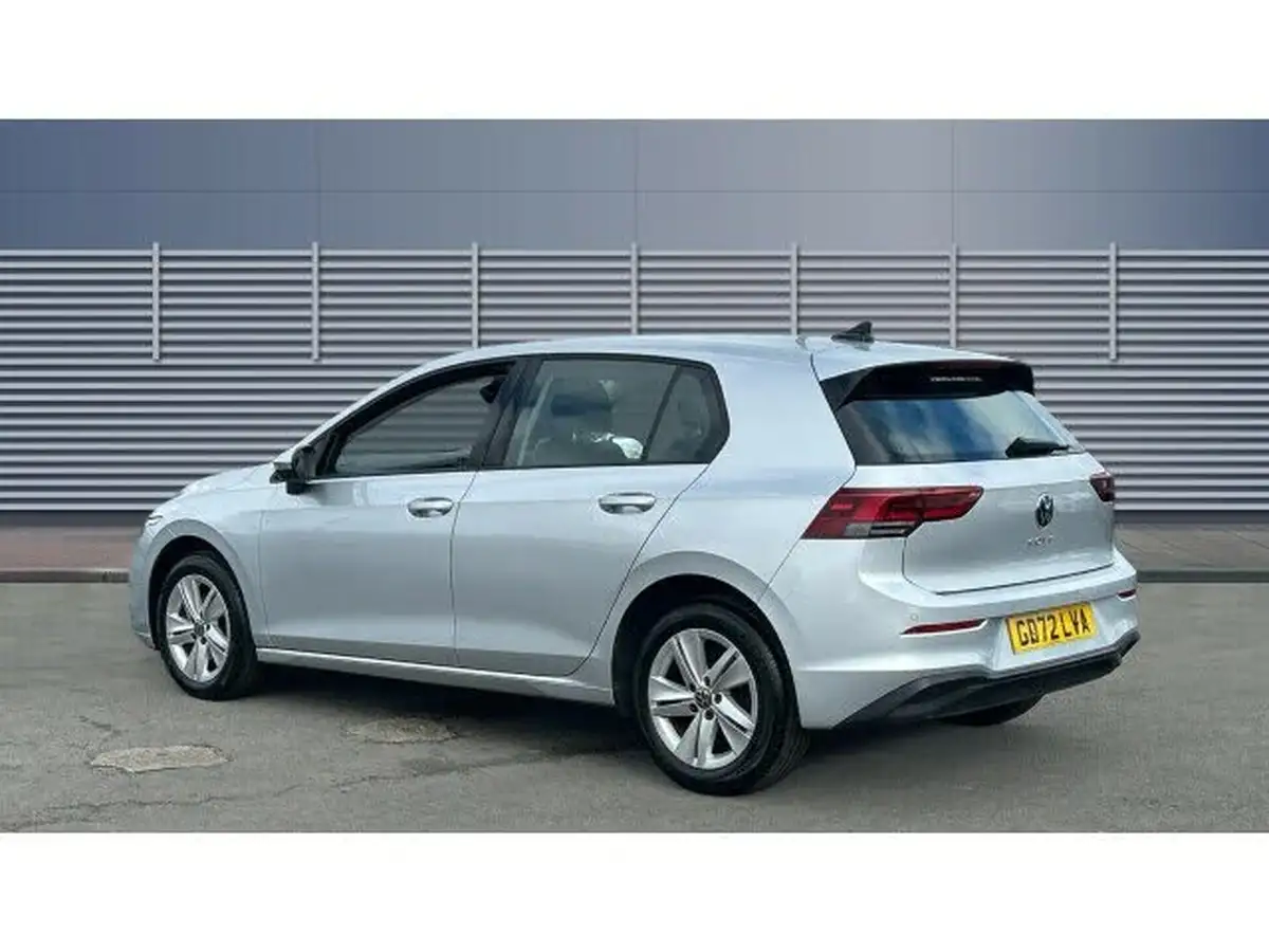 2023-volkswagen-golf-20tdi-life-hatchback-dsg-big-1