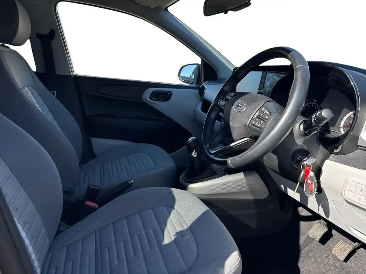 2021-hyundai-i10-10-premium-big-14