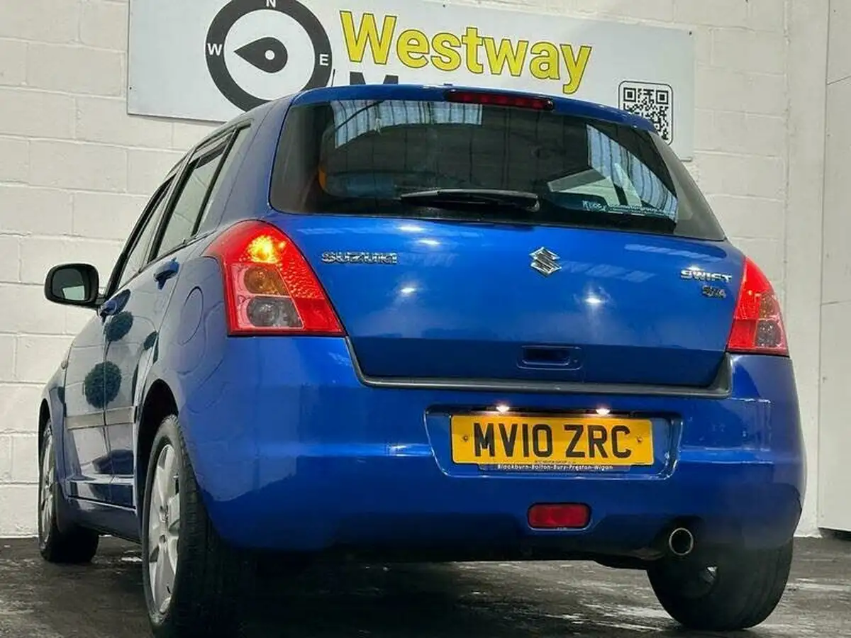 2010-suzuki-swift-15-sz4-big-6