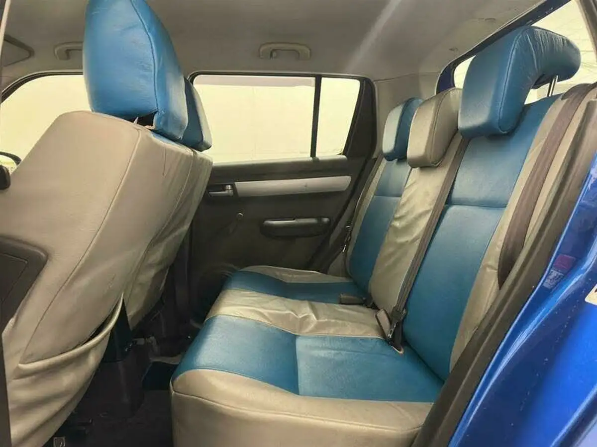 2010-suzuki-swift-15-sz4-big-34