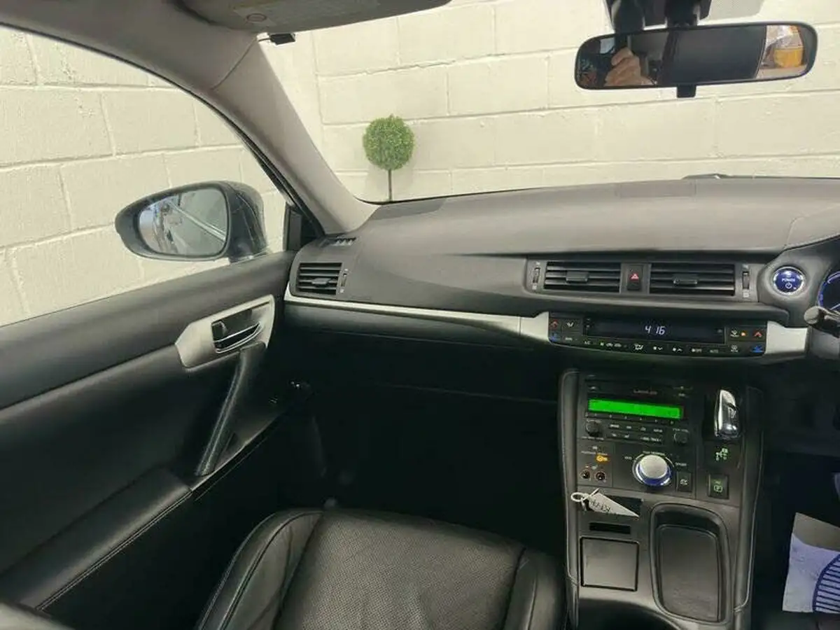 2011-lexus-ct-200h-18-se-l-big-37