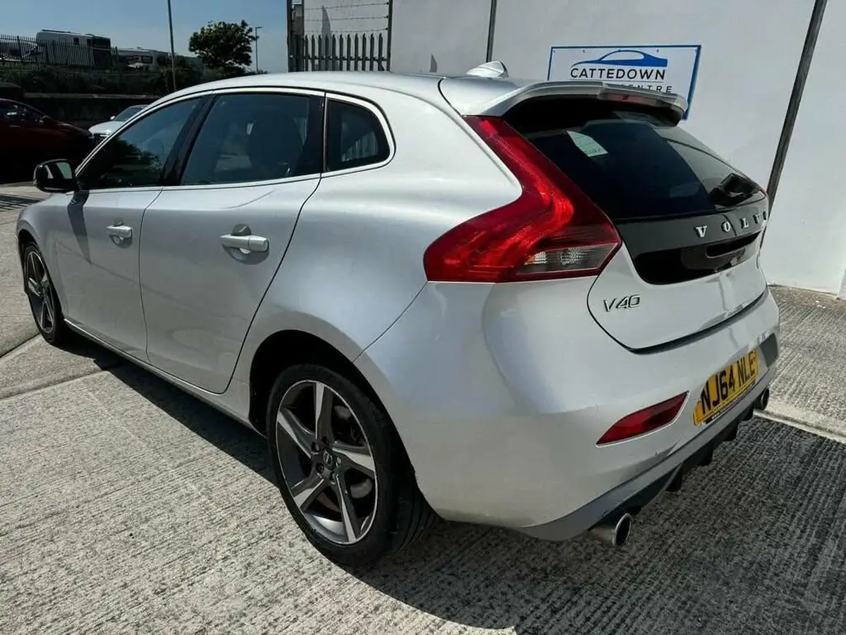 2014-volvo-v40-20td-d4-r-design-190bhp-nav-1969cc-big-2
