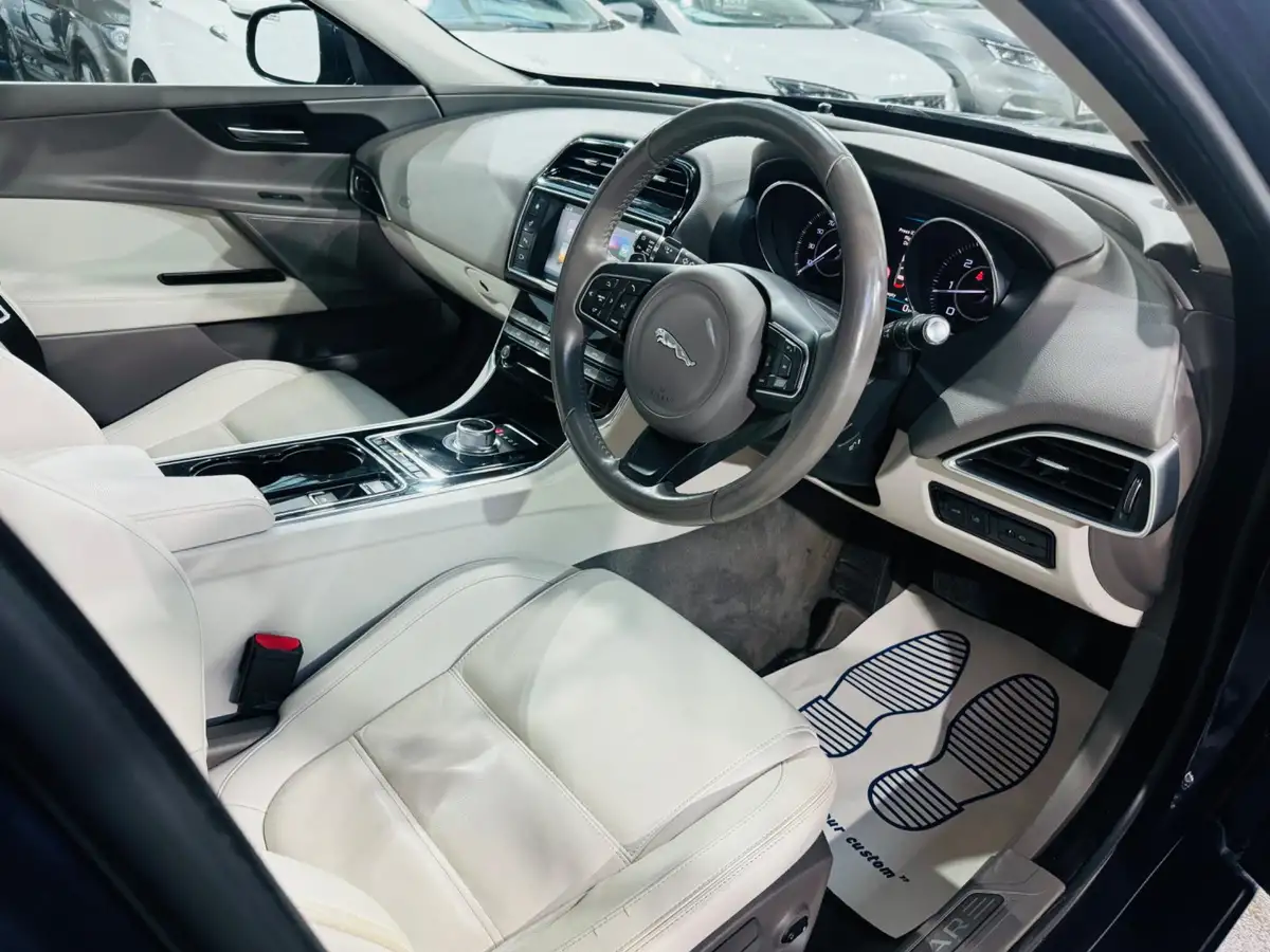 2016-jaguar-xe-20d-prestige-180ps-auto-big-9