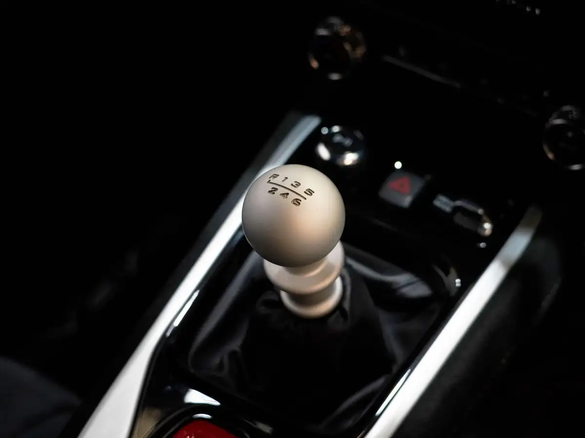 2023-lotus-emira-35-first-edition-v6-big-11