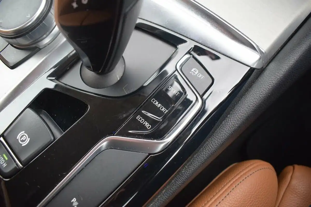 2018-bmw-5-series-20td-520d-se-190bhp-ss-efficientdynamics-saloon-4d-big-26