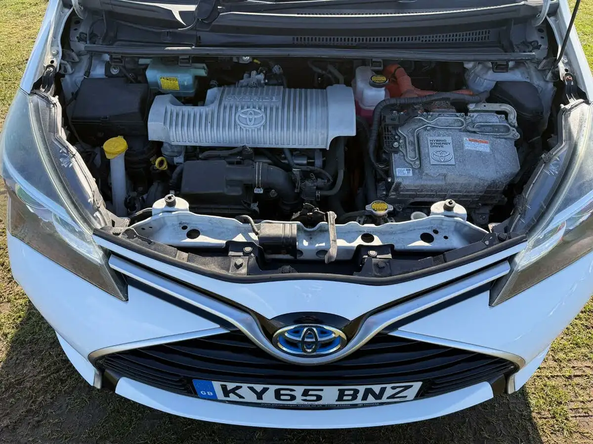 2015-toyota-yaris-15-vvt-i-excel-hybrid-15in-big-27