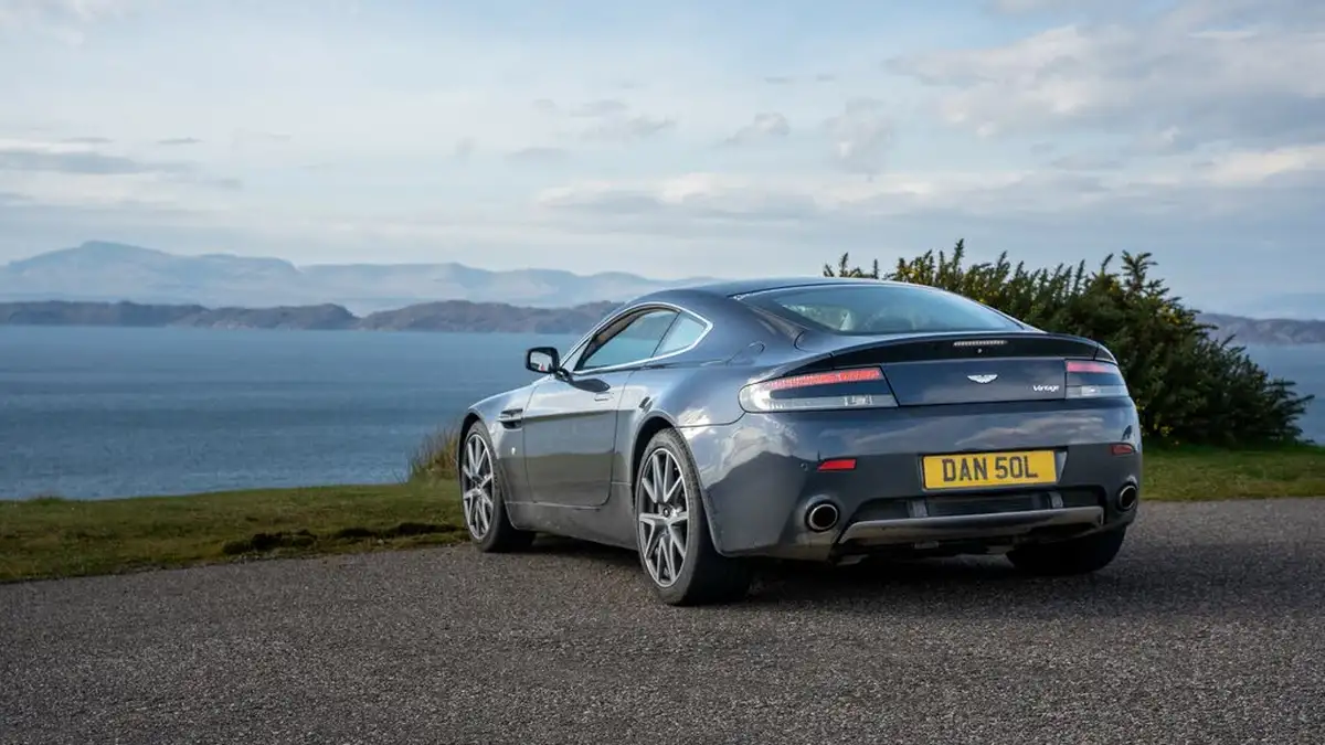 2009-aston-martin-vantage-47-coupe-big-8