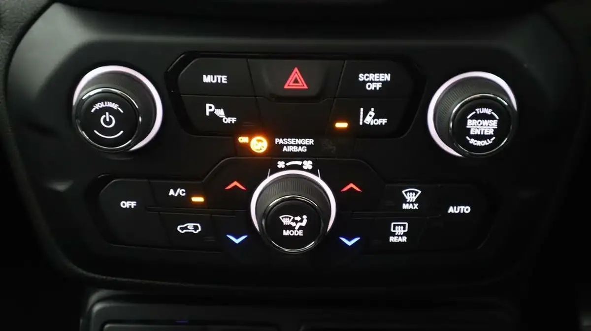 2019-jeep-renegade-10-gse-limited-big-12
