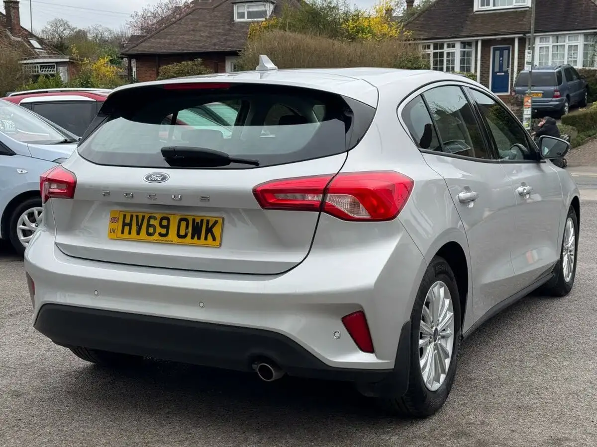 2019-ford-focus-10t-titanium-hatchback-big-3
