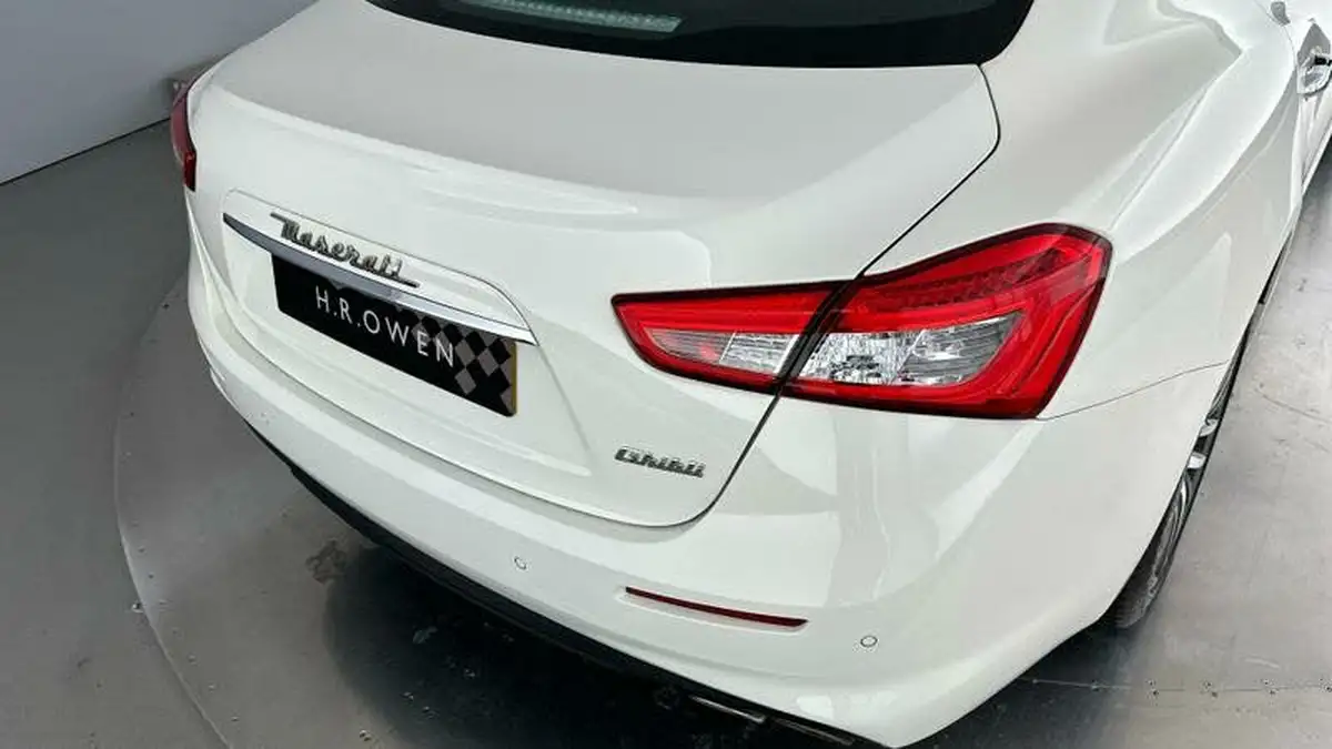 2020-maserati-ghibli-30-big-43