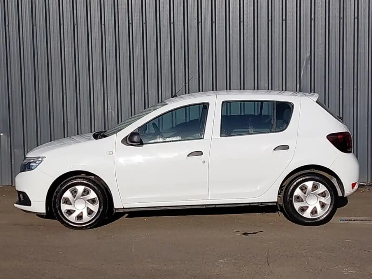 2018-dacia-sandero-10-sce-essential-big-3