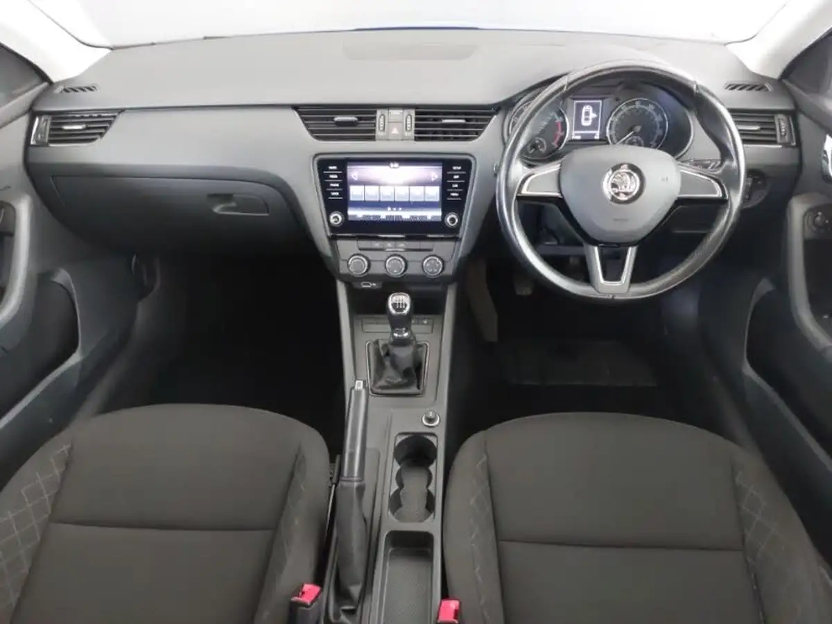 2019-skoda-octavia-10-tsi-s-hatchback-big-2