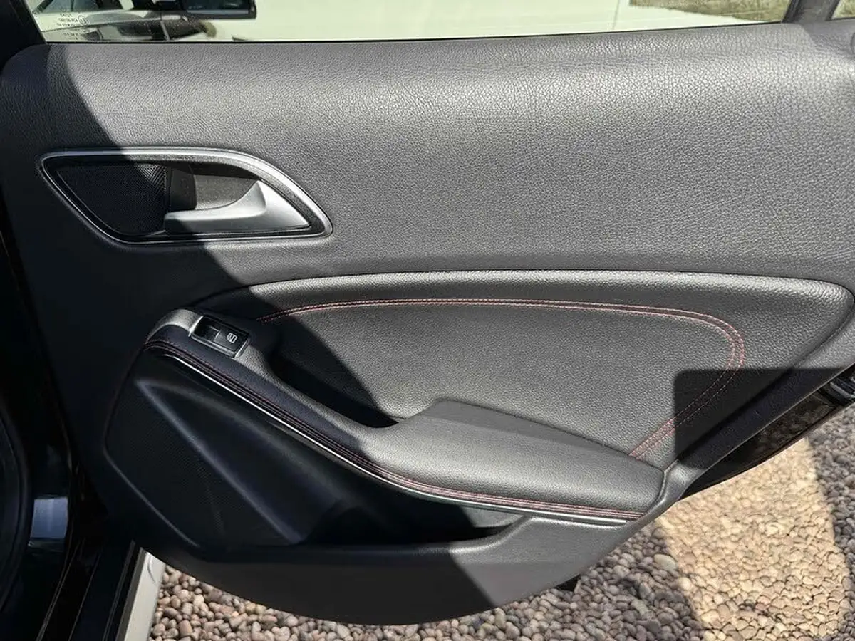 2015-mercedes-benz-gla-class-20-amg-big-60