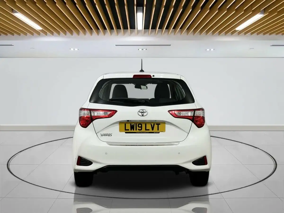 2019-toyota-yaris-15-vvt-i-icon-tech-111bhp-1496cc-big-6