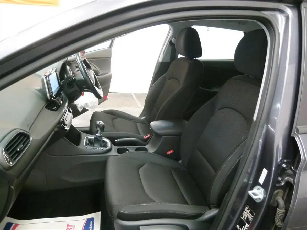 2019-hyundai-i30-10-t-gdi-se-nav-tourer-big-15