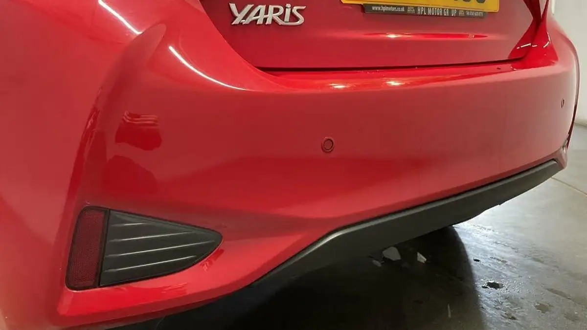 2019-toyota-yaris-15-vvt-i-icon-tech-111bhp-1496cc-cvt-big-13