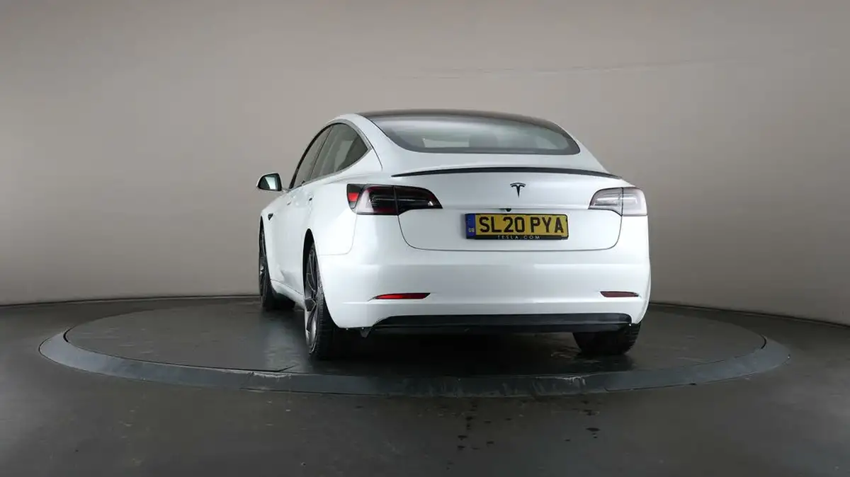 2020-tesla-model-3-e-performance-big-36