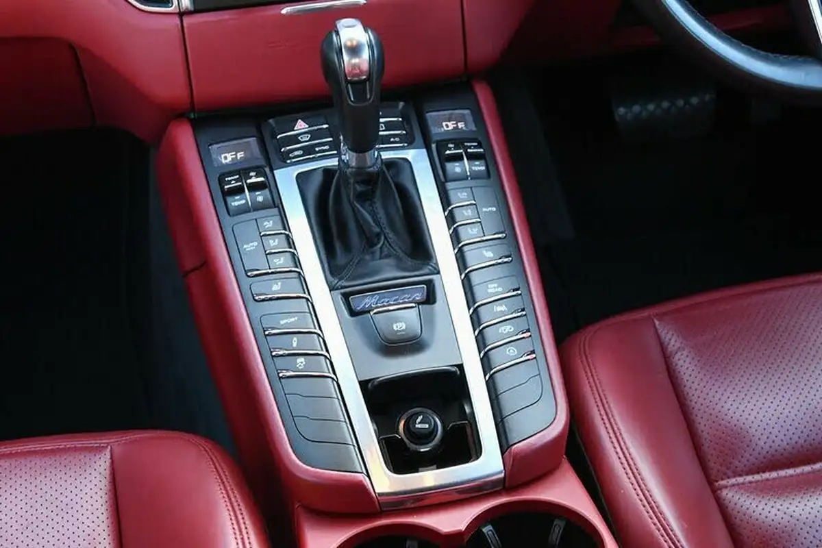 2018-porsche-macan-30-gts-big-32