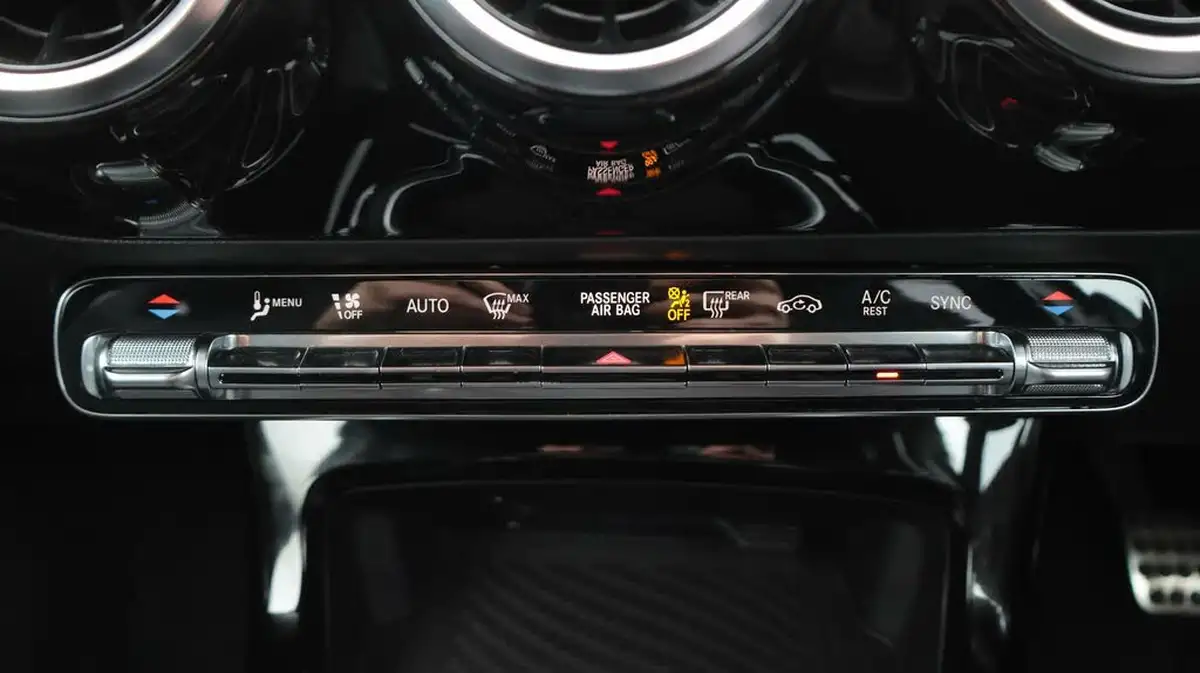 2020-mercedes-benz-a-class-13-a200-amg-line-executive-hatchback-5d-big-12