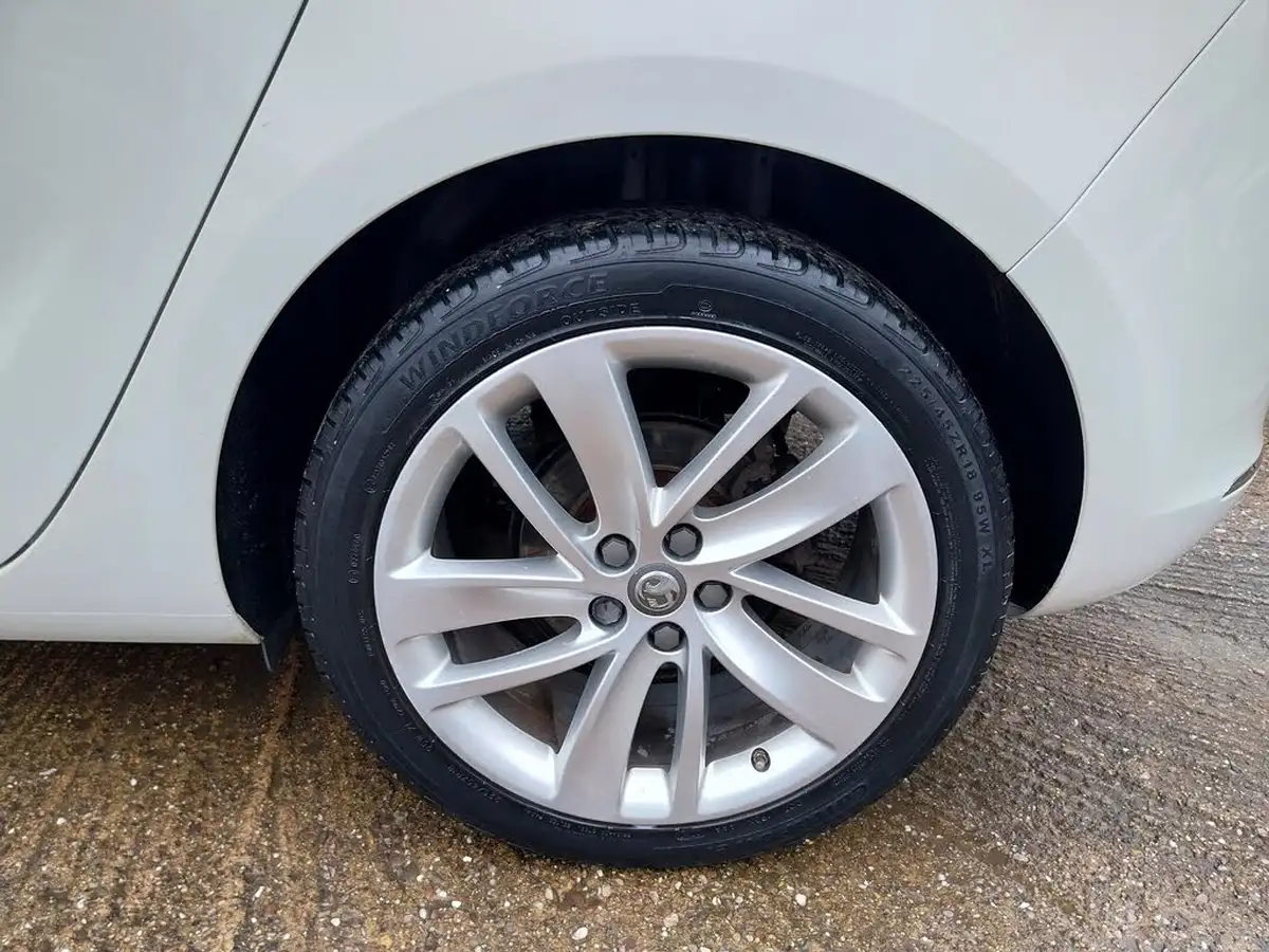 2014-vauxhall-astra-16-sri-115ps-hatchback-big-5