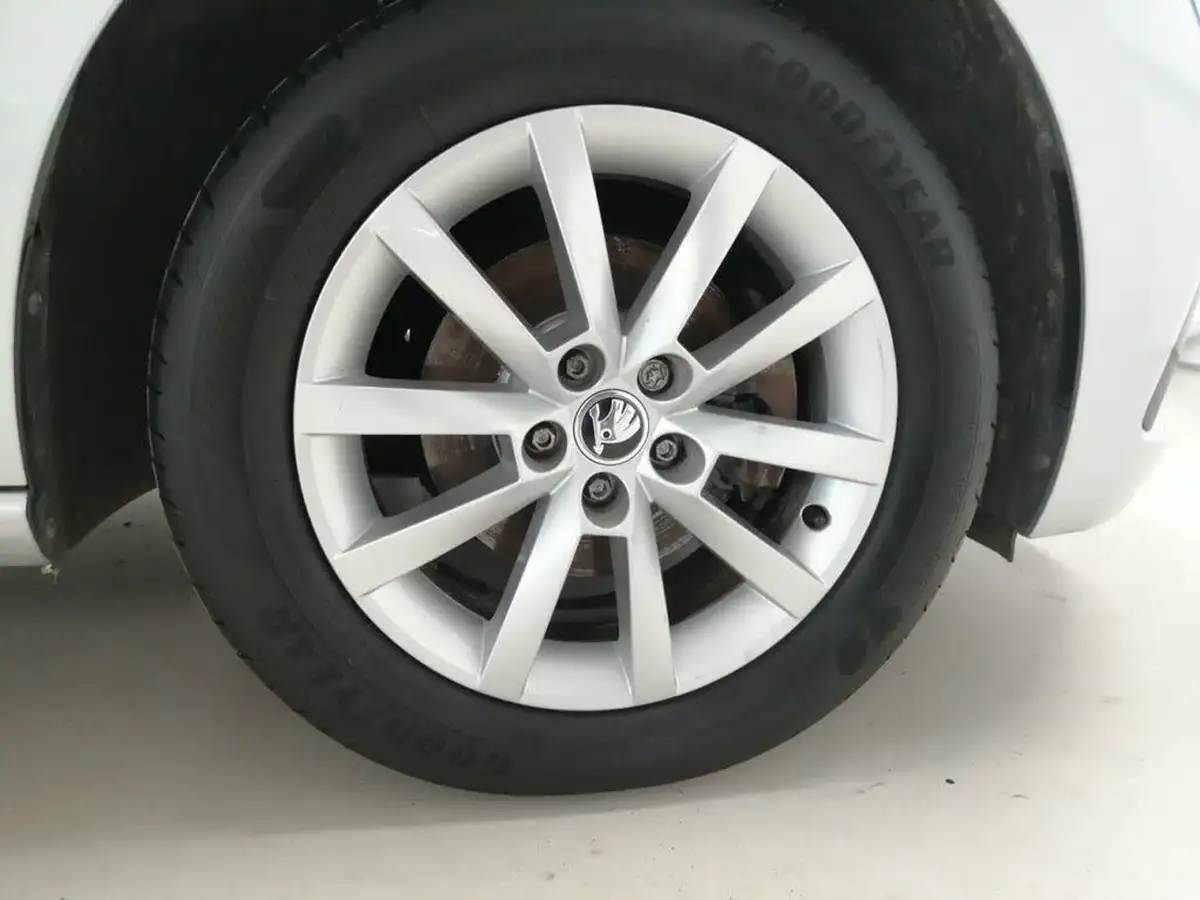 2022-skoda-scala-10-tsi-se-technology-109ps-big-49