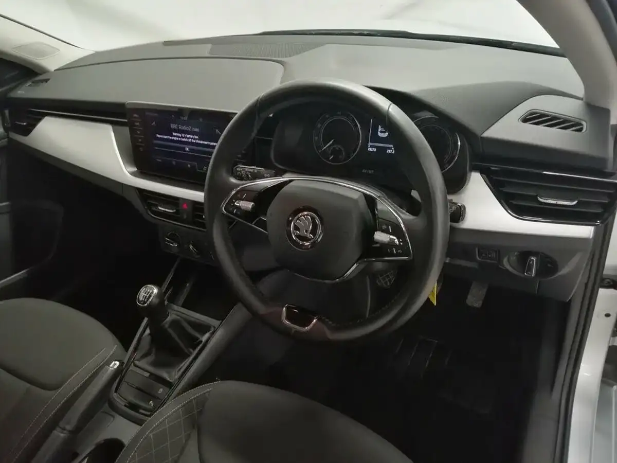 2022-skoda-scala-10-tsi-se-technology-109ps-big-5