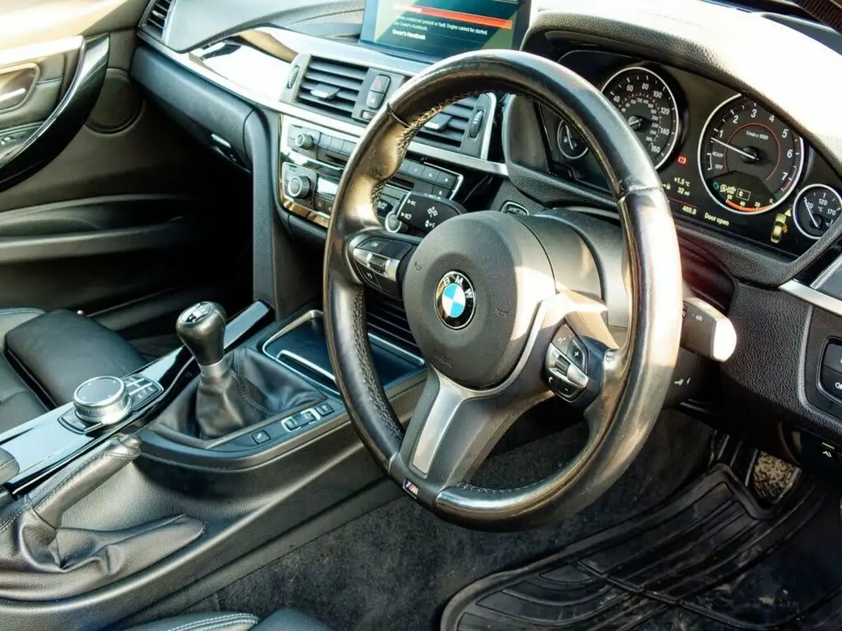 2018-bmw-3-series-20-320i-xdrive-m-sport-saloon-4d-big-32