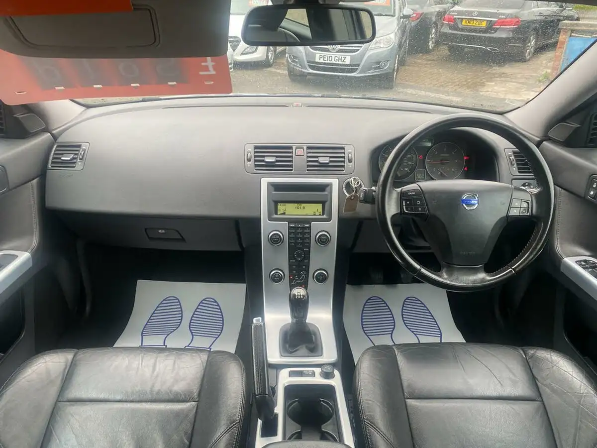 2010-volvo-v50-16td-drive-se-lux-109ps-ss-big-2